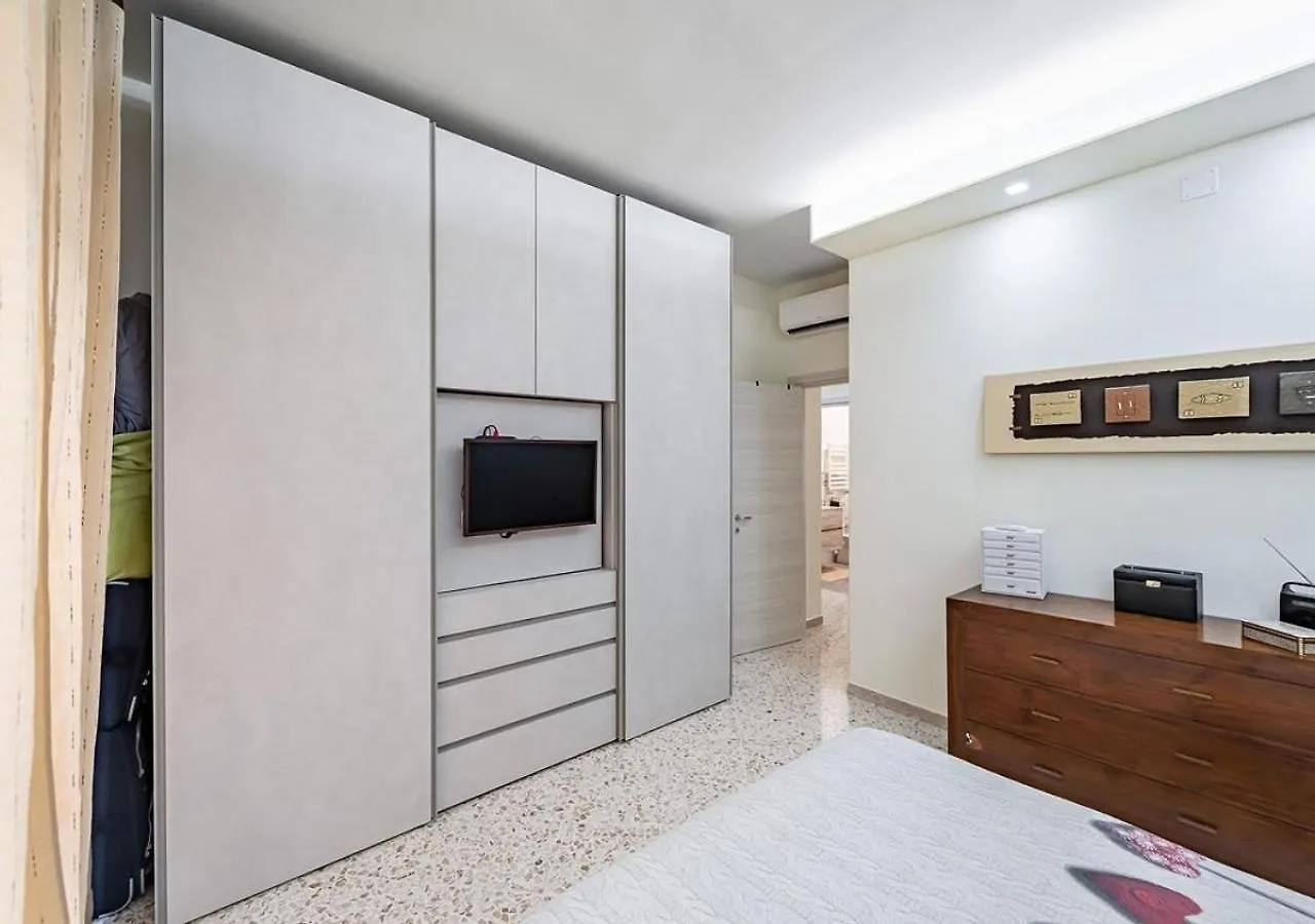 Ben Posizionato Appartamento Di 3 Locali Vicino Al Mare Bari Nyaraló